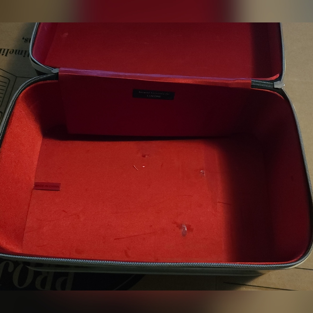 Lancome black and red makeup case - Picture 7 of 9